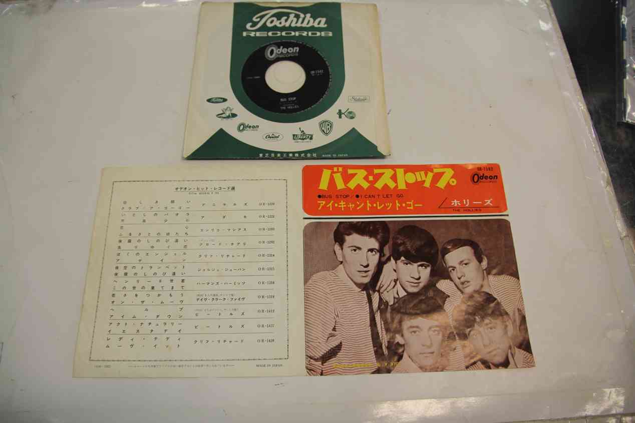 HOLLIES - BUS STOP / I CANT LET GO - JAPAN
